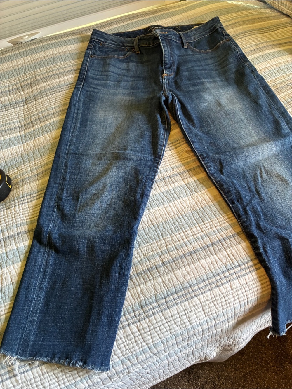 Women’s Straight -Leg Raw Hem Cropped Jeans in Dark Blue Wash